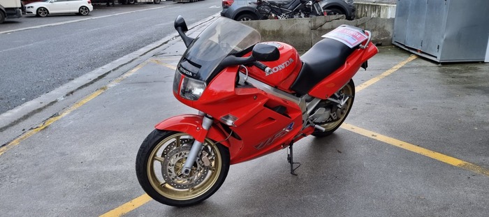 HONDA - RC36 VFR 750F :: GORRIKARS