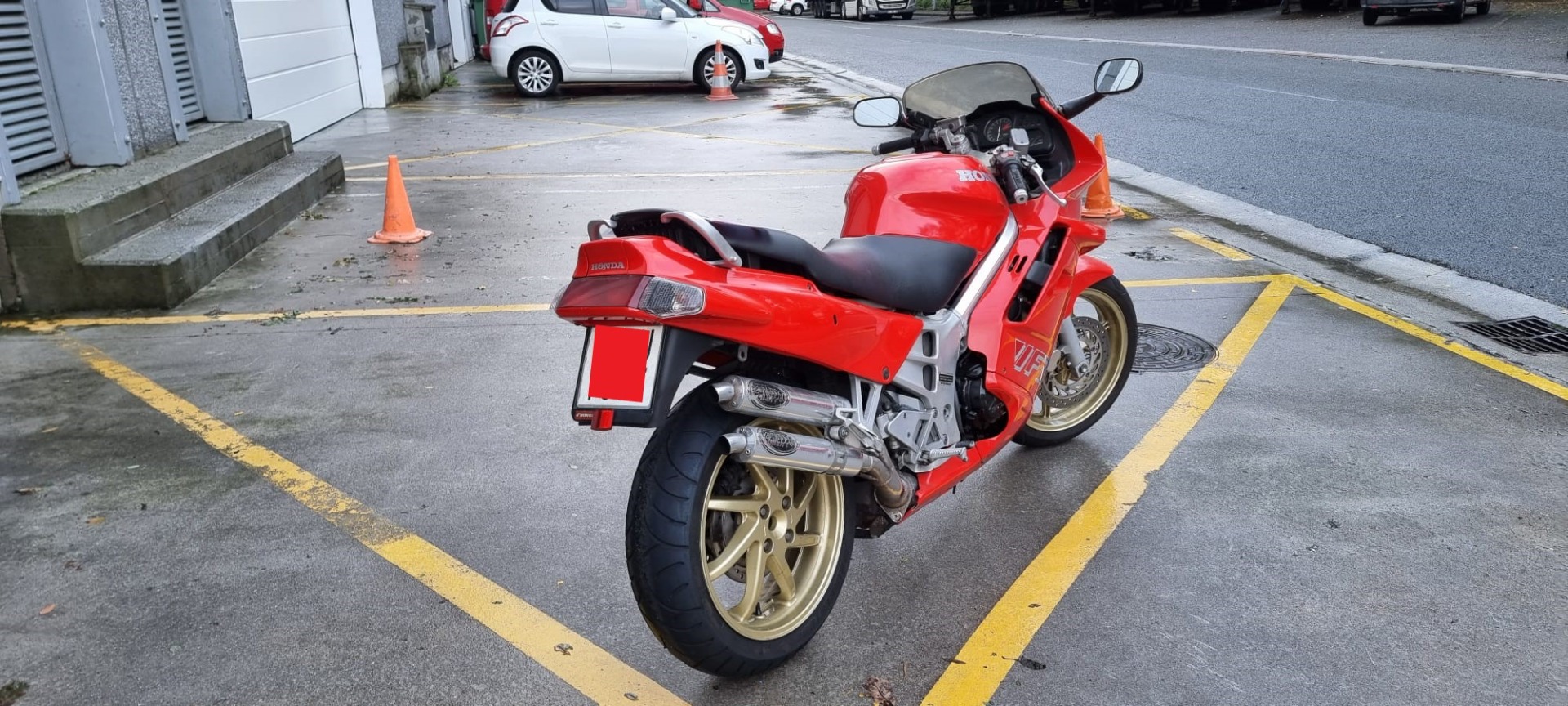 HONDA - RC36 VFR 750F :: GORRIKARS